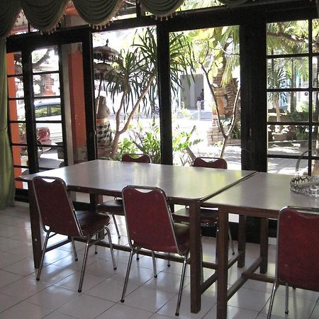 Sekar Sari Inn กูตา ภายนอก รูปภาพ
