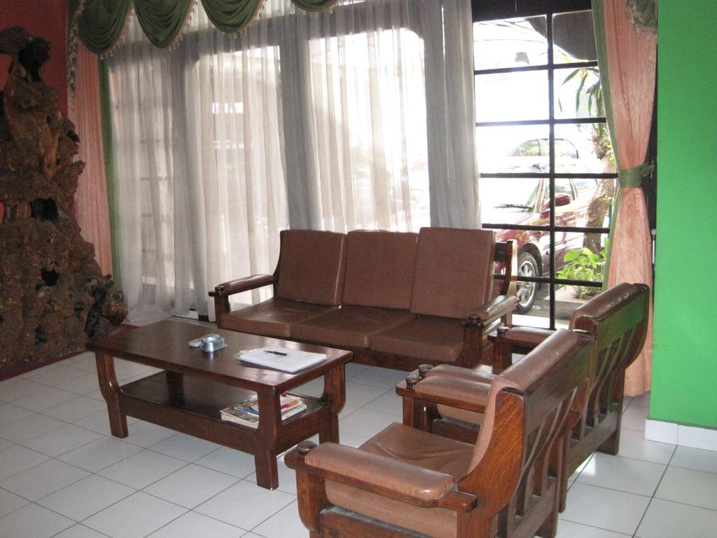 Sekar Sari Inn กูตา ภายนอก รูปภาพ