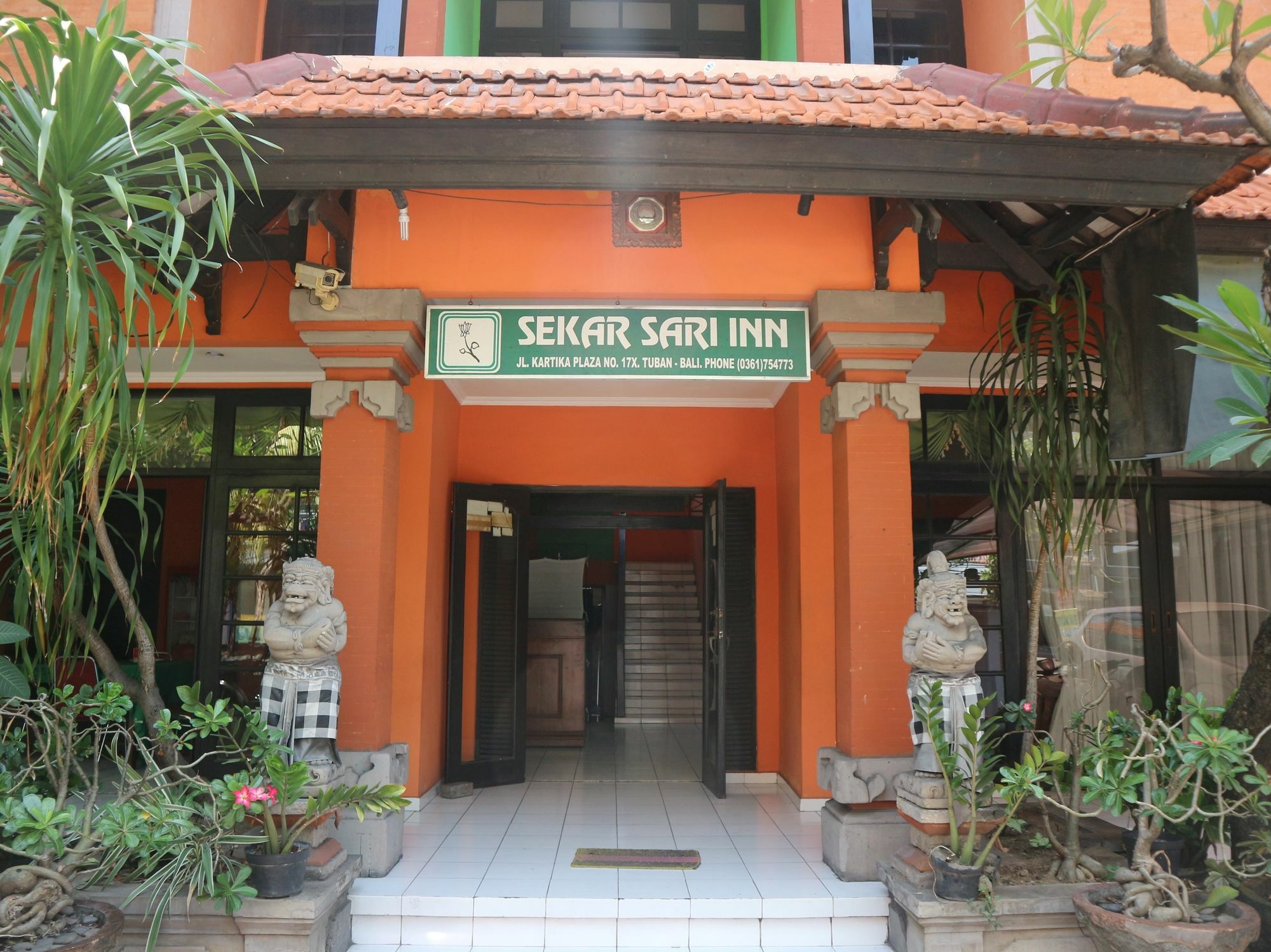 Sekar Sari Inn กูตา ภายนอก รูปภาพ